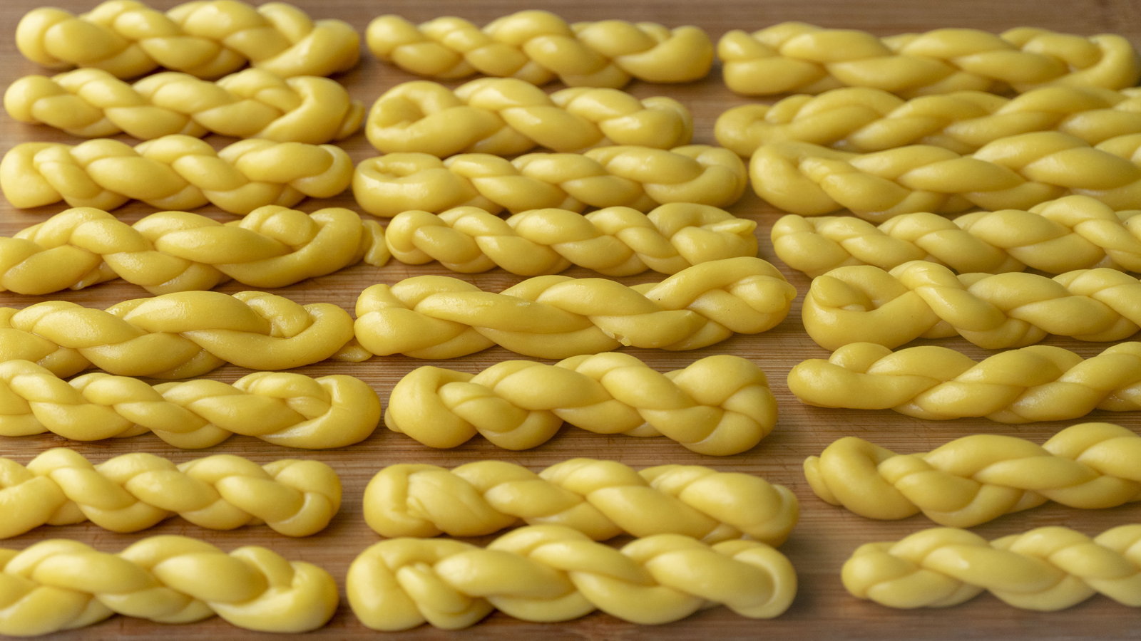 面粉最过瘾的6种做法，不用烤箱，咬一口酥掉渣，一出锅就抢光了