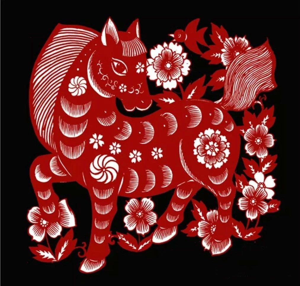 红与黑的强烈碰撞，演绎出精美绝伦的十二生肖剪纸