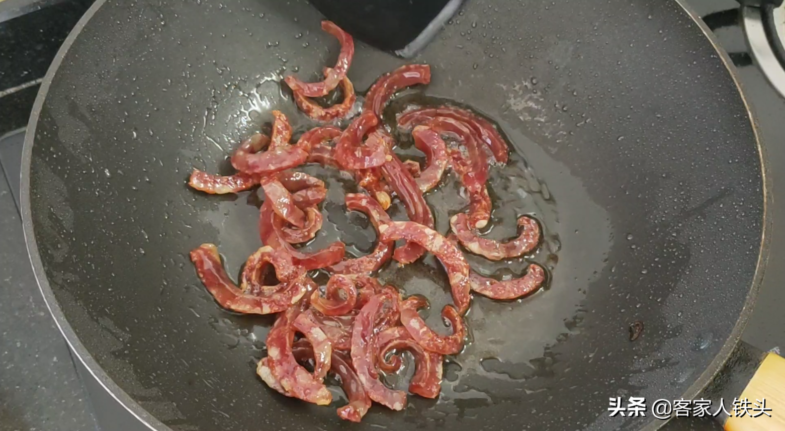 炒粉丝易起坨？小技巧教给你，3把粉丝炒一锅，喷香弹牙入味好吃