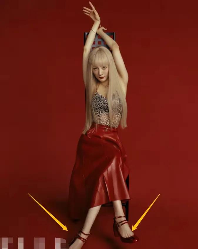 三大顶流的豹纹battle，迪丽热巴休闲惬意，赵丽颖杨幂一言难尽