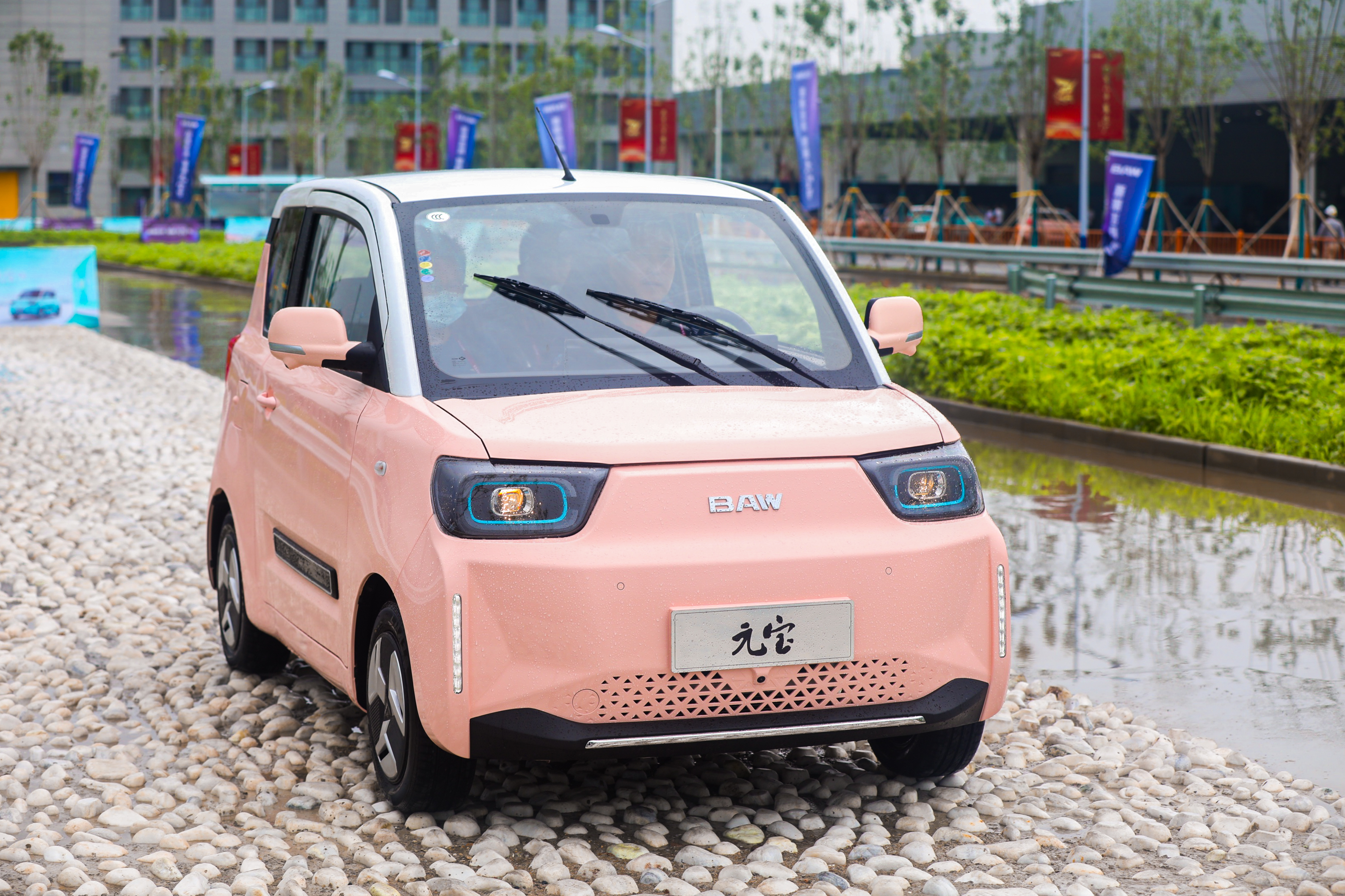 与元宝"亲密接触",足以匹敌五菱宏光mini ev_e23新能源汽车网