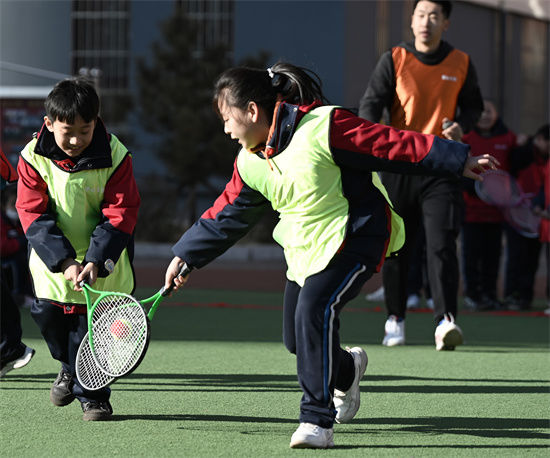 公益短式网球公开课在山西省太原市万柏林区科技实验小学成功举办
