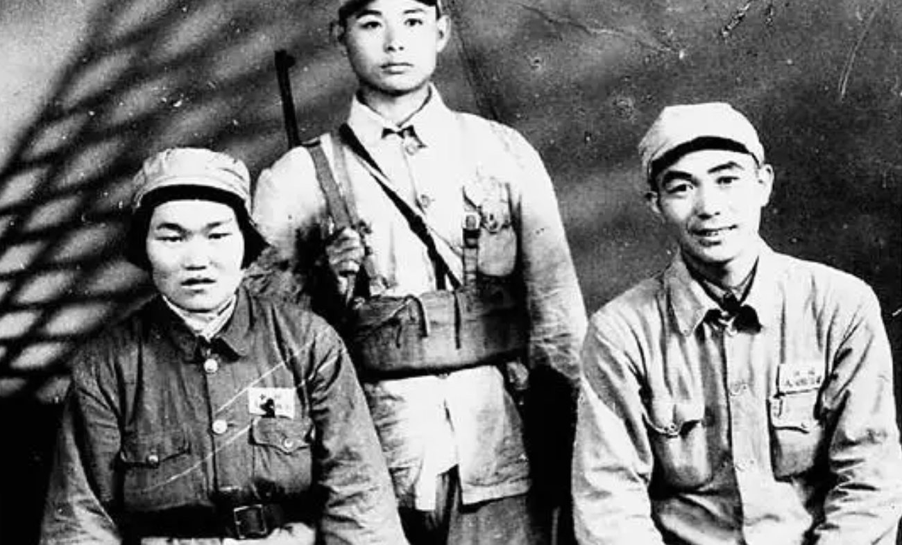 红军团长夫妇战乱分离，54年后妻子在菜摊找到丈夫下落，77岁复合