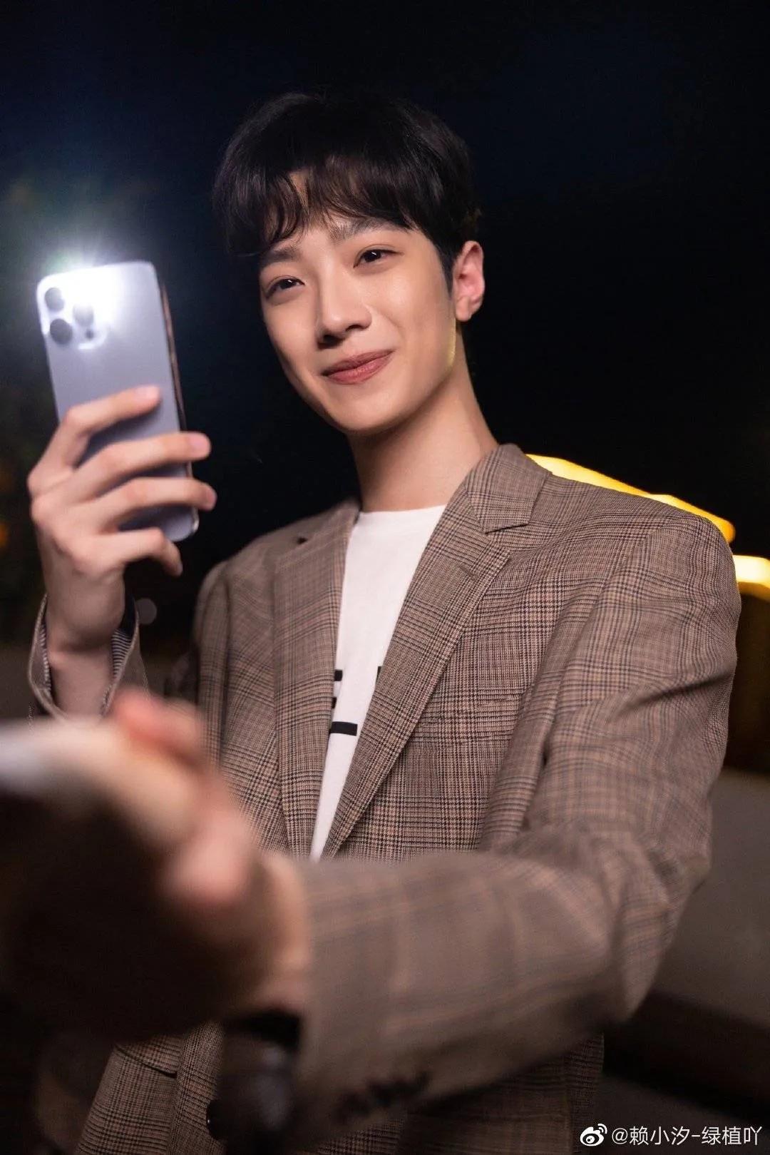 《爱情应该有的样子》之baby和赖冠霖拍摄情侣大片真的是太甜啦