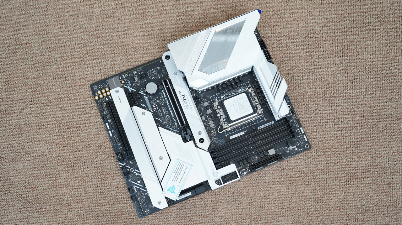 扫雷不卡？12700KF+Z690吹雪+DDR4 5000+3080Ti打造了一台黑白主机