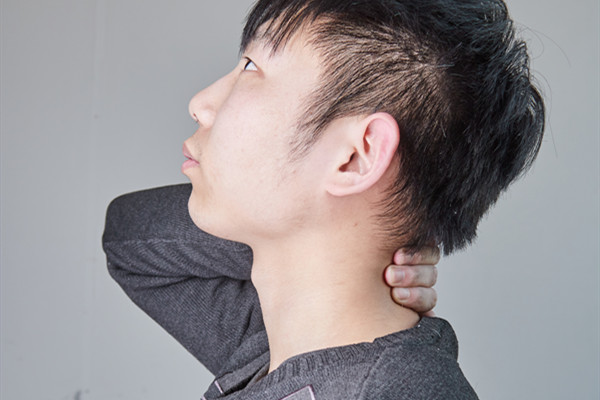 脖子黑、灰多，洗不干净？不是皮肤脏，听句劝，赶紧查血糖