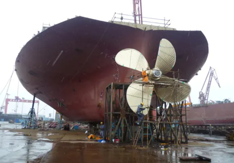 80年代052型驱逐舰桨叶漏油,瑞典商不认错,金矛将军:拿黑板来