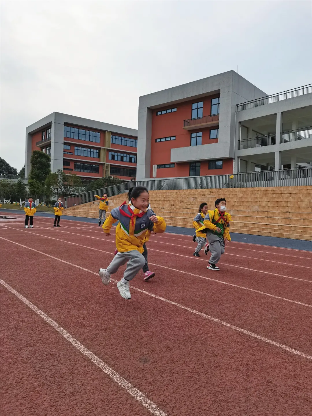 童年不同样 乐考伴成长——双流实小外国语学校体育期末测试