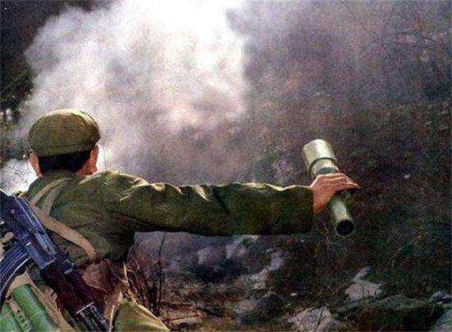 1979年，刚入伍52天的新兵就获一等功，后来升至什么军衔？