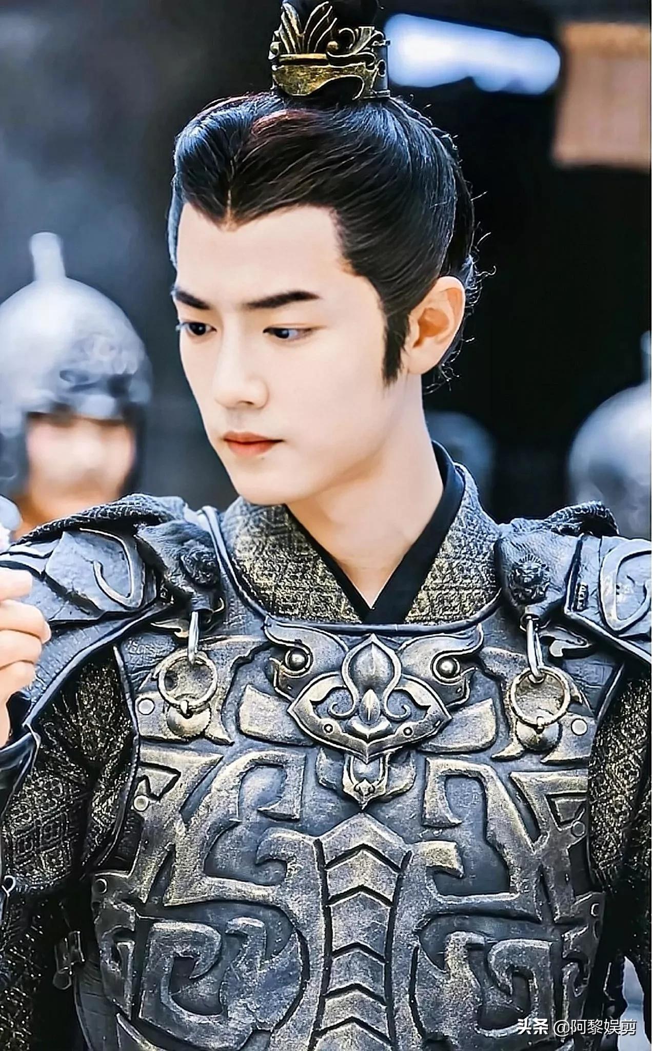 男明星穿铠甲VS女明星穿铠甲