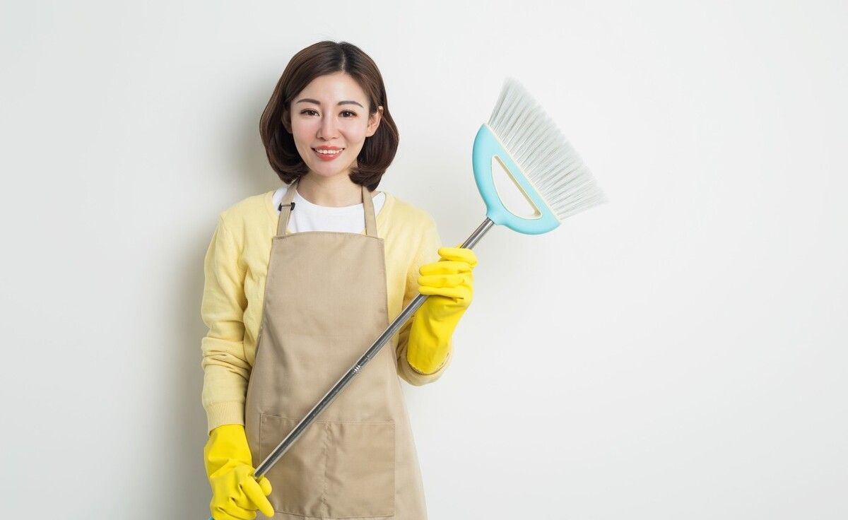 52岁阿姨哭诉:住家保姆不好做,每月4800,却要满足雇主很多要求