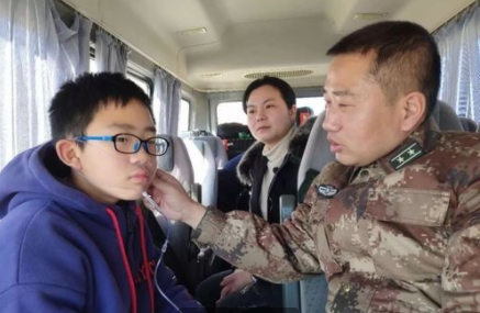 爸爸牺牲10年妈妈瞒了10年，10岁扬州小学生去了爸爸牺牲的地方