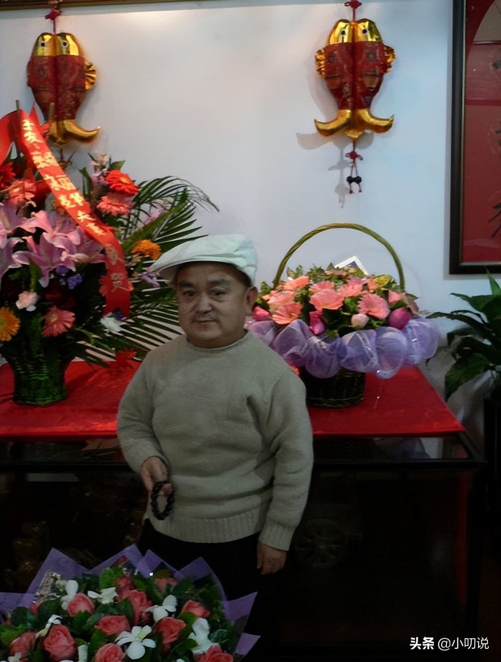 身高1.15米的张伸：44岁娶娇妻后被抛弃，无戏可拍靠小超市为生