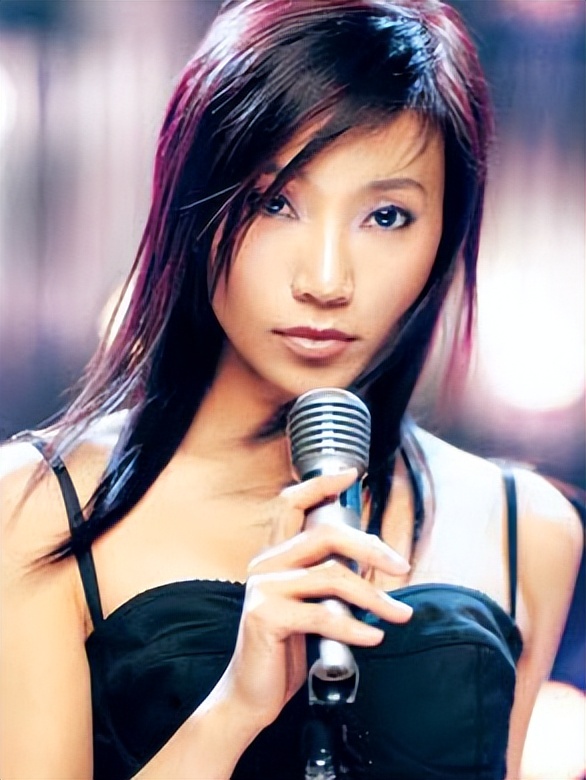 著名歌手朱桦：曾婉拒费翔的追求，照顾患病母亲，如今仍旧单身