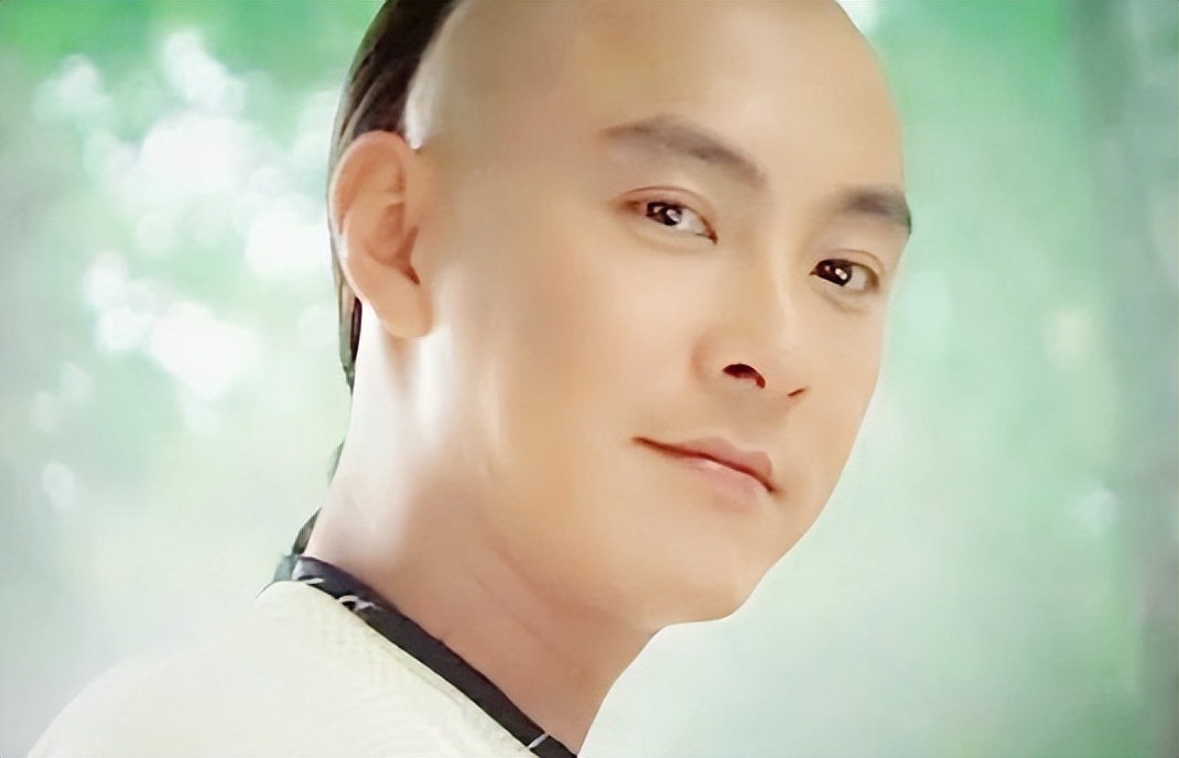 同样是演白面书生，把张国荣、任泉和佟梦实放在一起差距就出来了