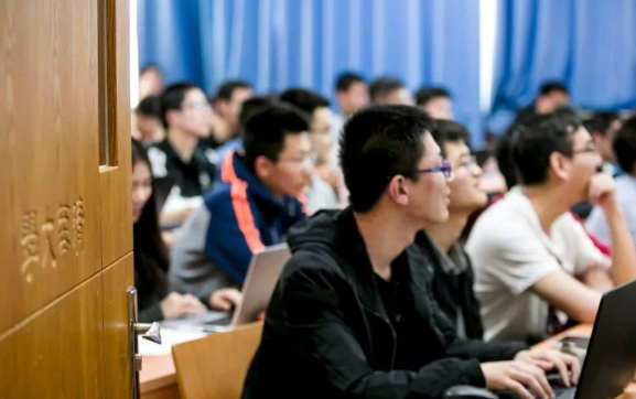 著名毒鸡汤：凌晨四点的哈佛、清华深夜的图书馆，你还在信吗？