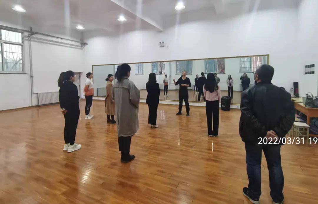 搭起“连心桥”—我校工会组织多彩活动增强凝聚力