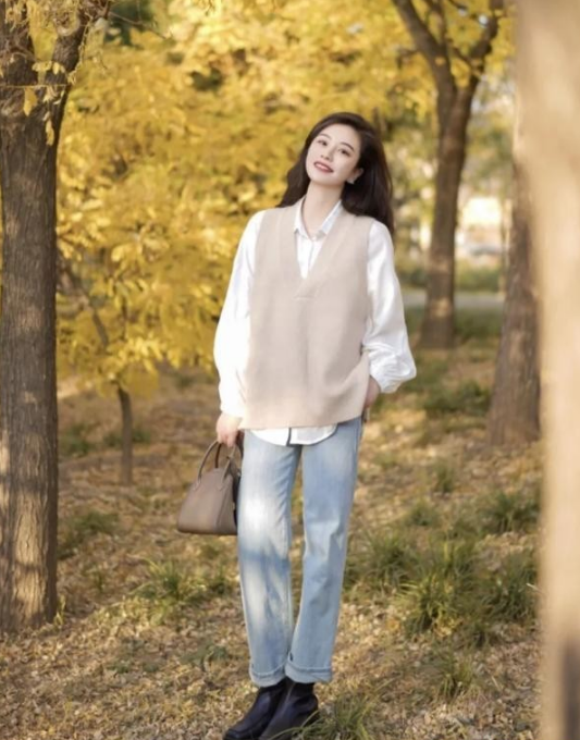 建议腿粗胯大的女生，选裤子时记住这几点，时髦显瘦还显腿长