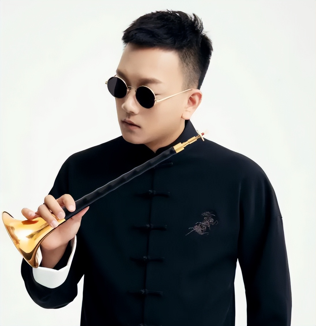 川子:用唢呐打破"传统",被国外歌手点赞,央视都收藏他的视频