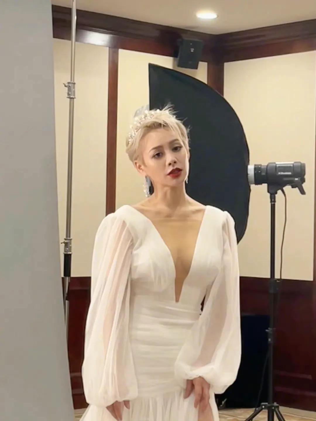 宁静女王气场芭比娃娃般的五官岁月带给她的只有年龄