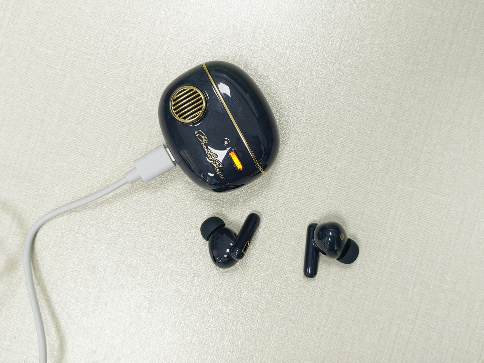 漫步者Retro Pro降噪耳机简评：同价位无敌的六边形选手？