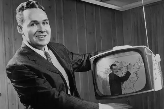 1987年，广州一餐馆老板徐峰花2万元买手机，幸运靓号：901088