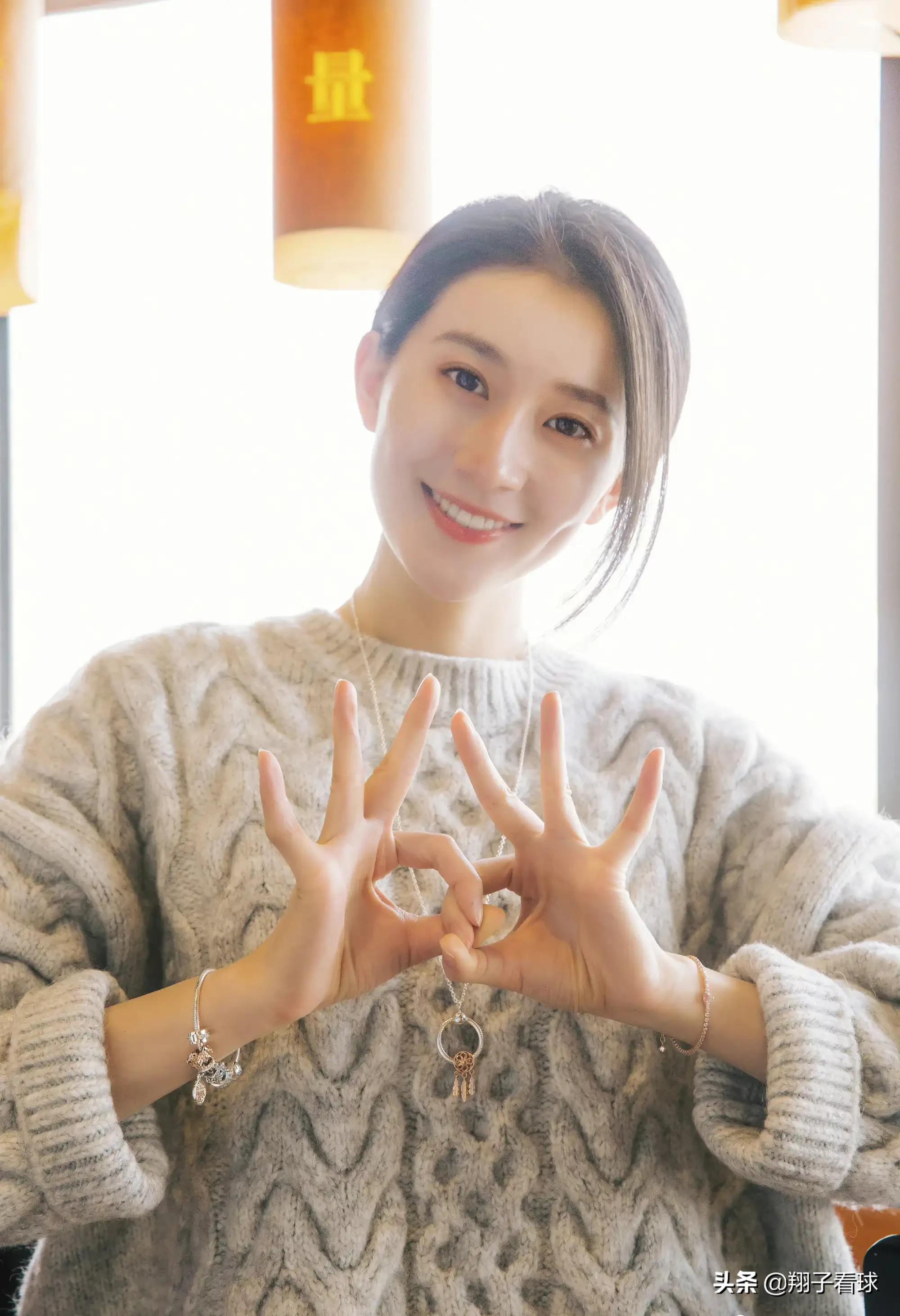 张豆豆分享落日美景！大长腿很吸睛，恋情消息传出，网友送祝福