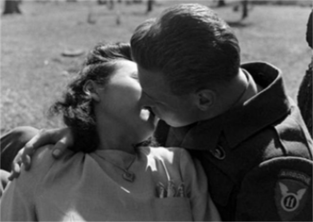 日本烟花女子74岁仍站街，街头60年一直拉客，却备受日本人尊重