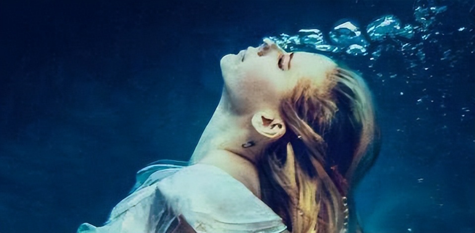 艾薇儿浴火“女王归来”