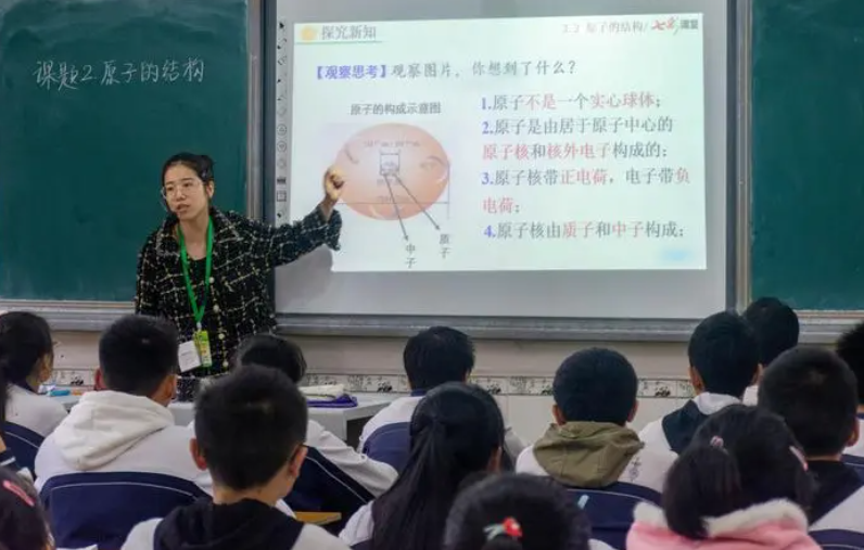 中小学教师“喜从天降”，2022年有望涨工资，哪些老师在范围内呢