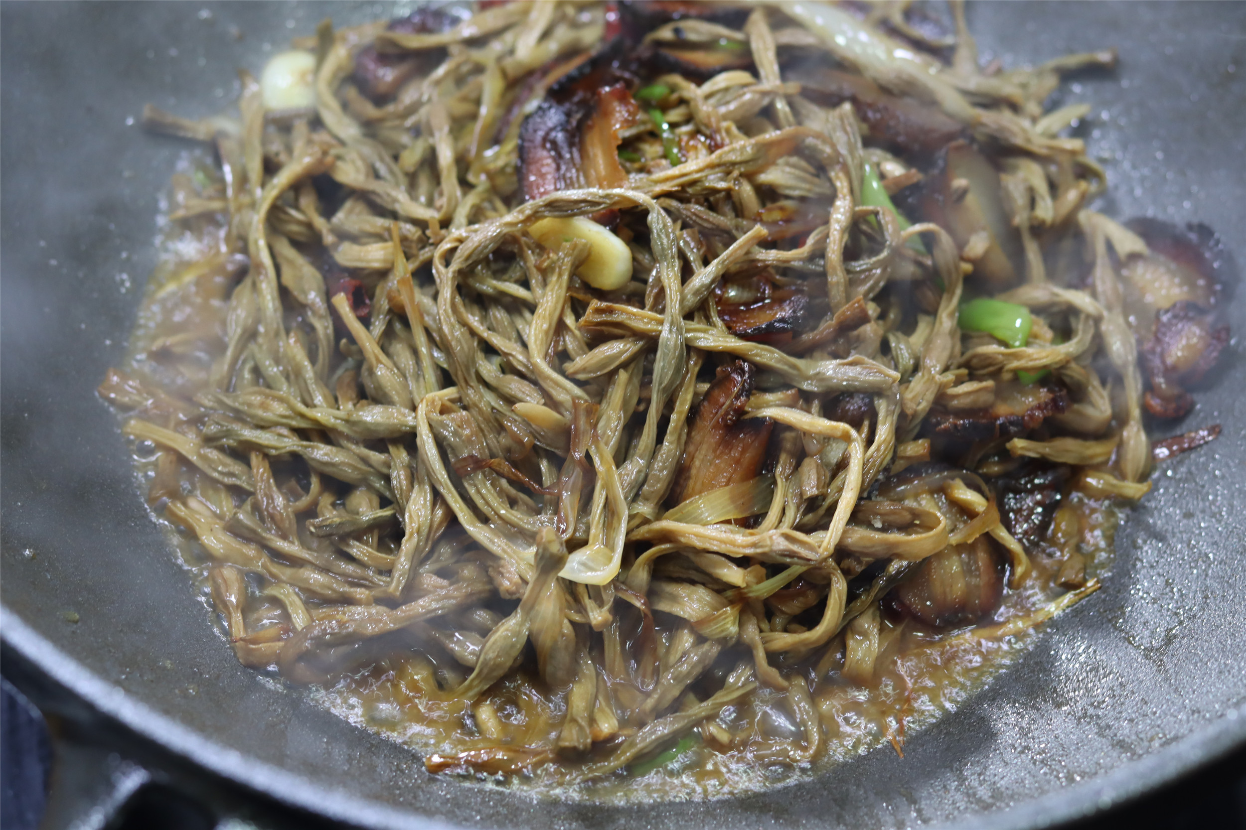 干豆角的做法大全家常菜（教你做入味好吃的干豆角炒腊肉）