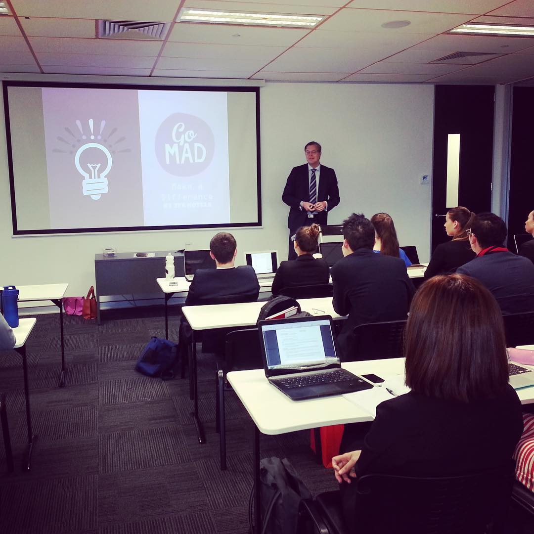 建校31周年，蓝山酒店管理学院的今昔对比