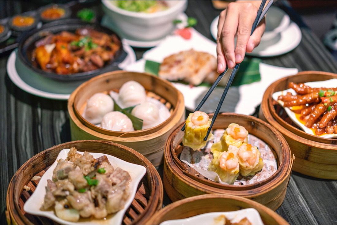 在这些美食纪录片里,有一部我看了好几遍的,专门记录粤菜的《老广的