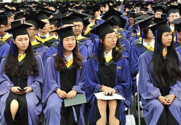 研究生晒出“学费清单”所需，农村家长摇头叹息，真是有心无力