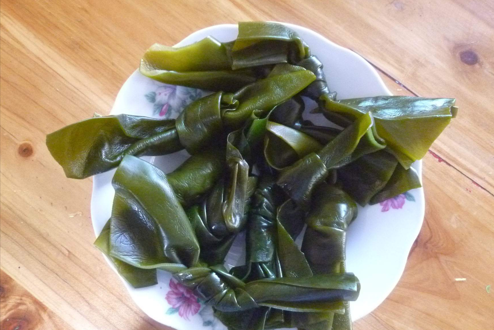 冬天太阳晒得少，推荐吃10种“高钙菜”，易吸收助生长，强筋健骨