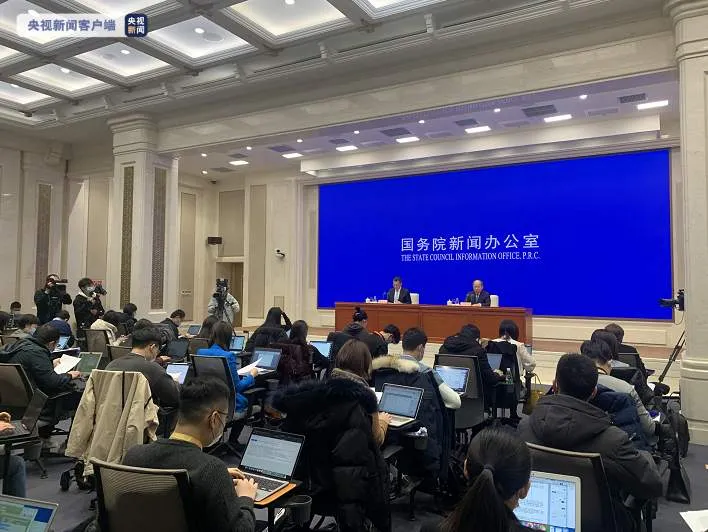 女大学生实名举报辅导员性侵，涉事高校回应【看世界·新闻早知道】