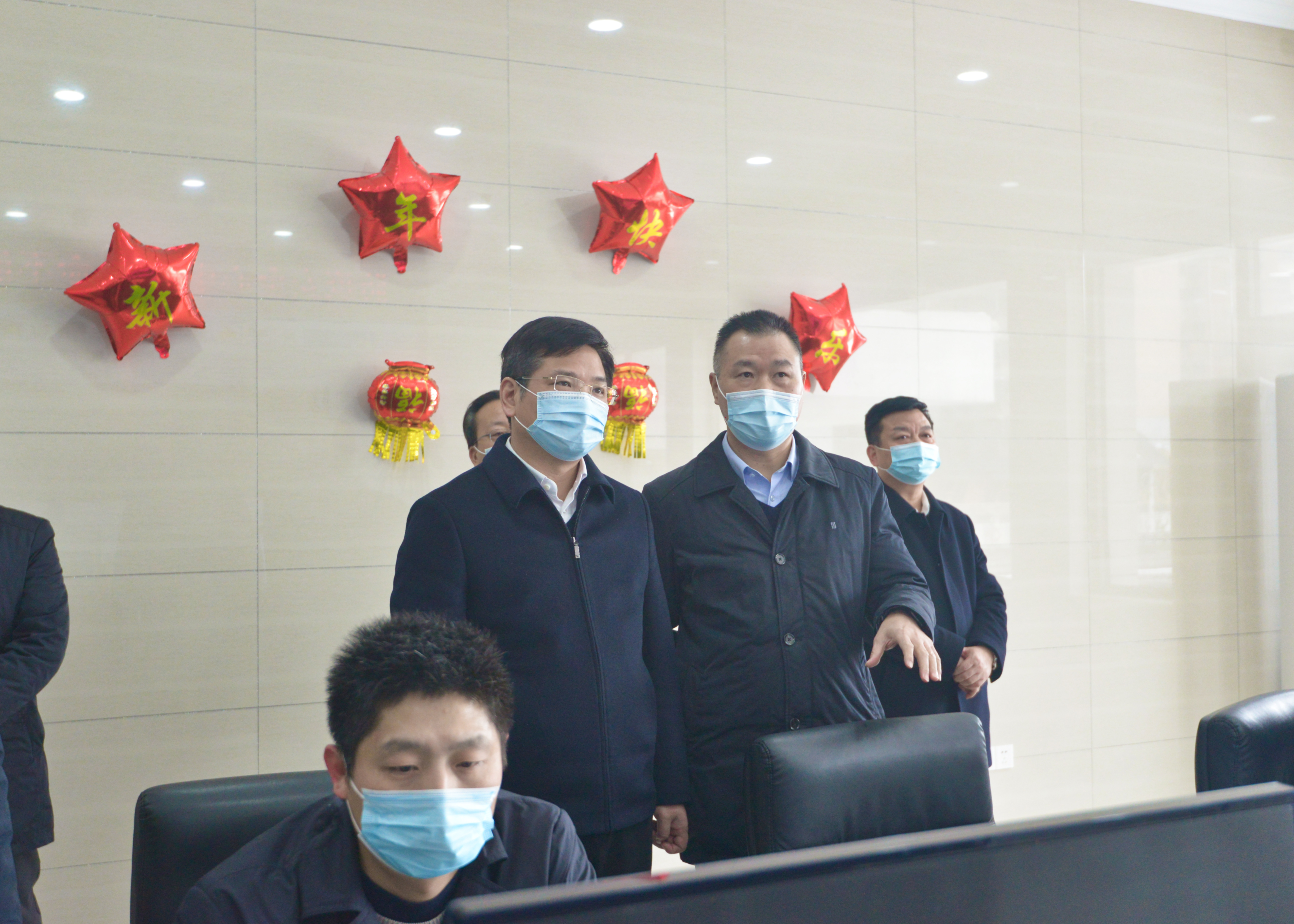 市政府副秘书长胡湘之,市直有关单位负责人参加.