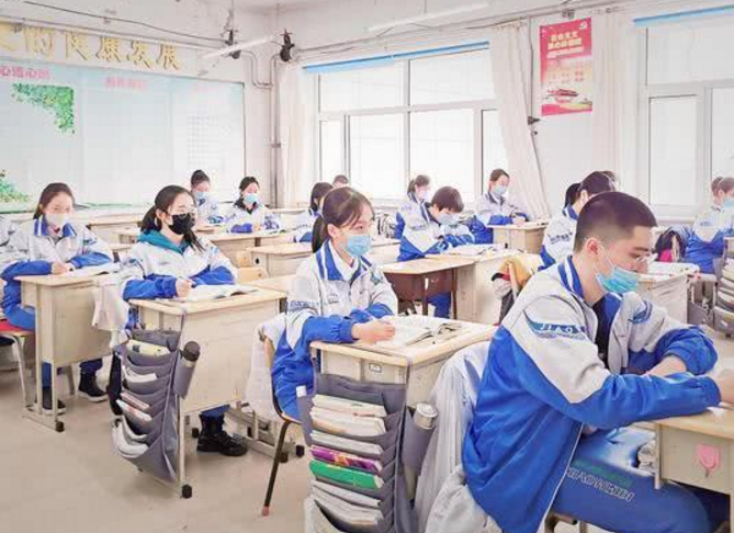 高考涂答题卡为何必须2B铅笔？看到扫描后效果对比，就容易理解了