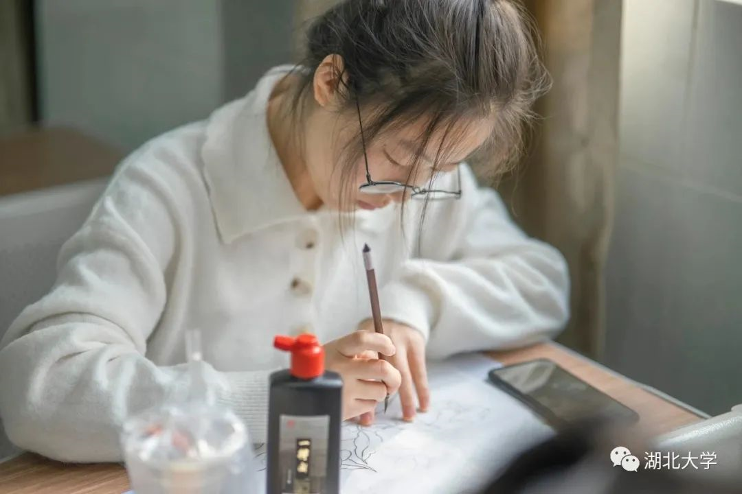 大学课程：品酒、爬树、陶艺、太极剑、飞镖、陕北秧歌...羡慕了