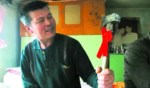 1978年，东北小伙子一把斧头救了85条人命，他却因此痛苦了27年