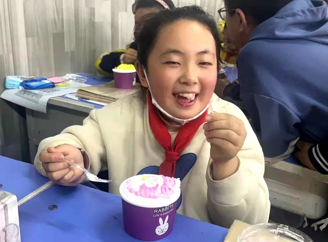 「战疫必胜」“我在学校挺好的，爸爸妈妈请放心”