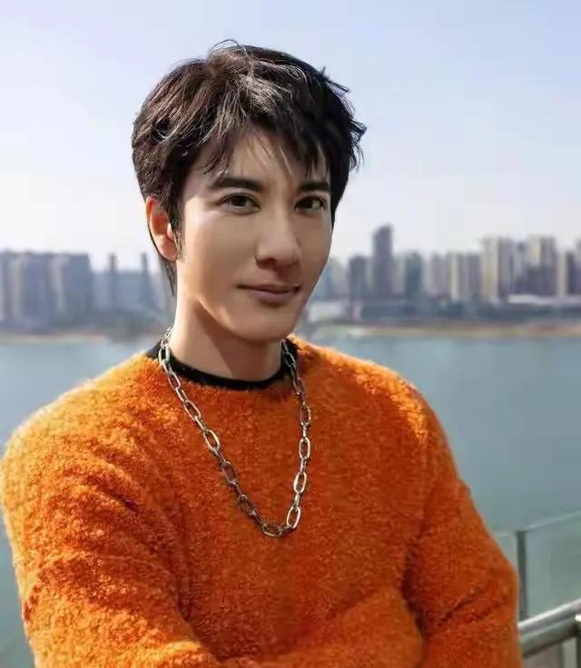 李靓蕾拒绝王力宏给的抚养费？我会告诉孩子，跌落谷底也能站起来