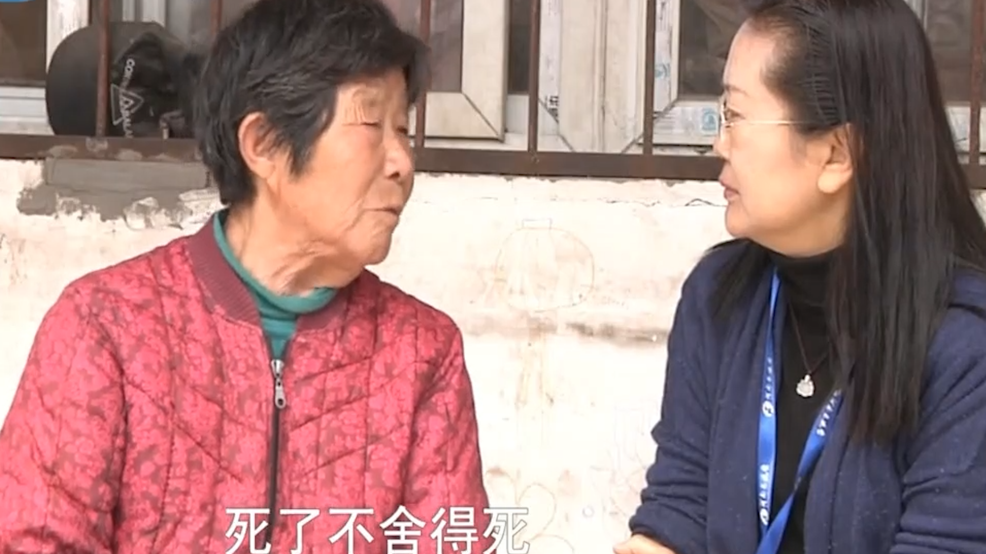 河南七旬老人哭诉儿子不孝顺，妯娌俩泼妇骂街，儿媳：一家养一个