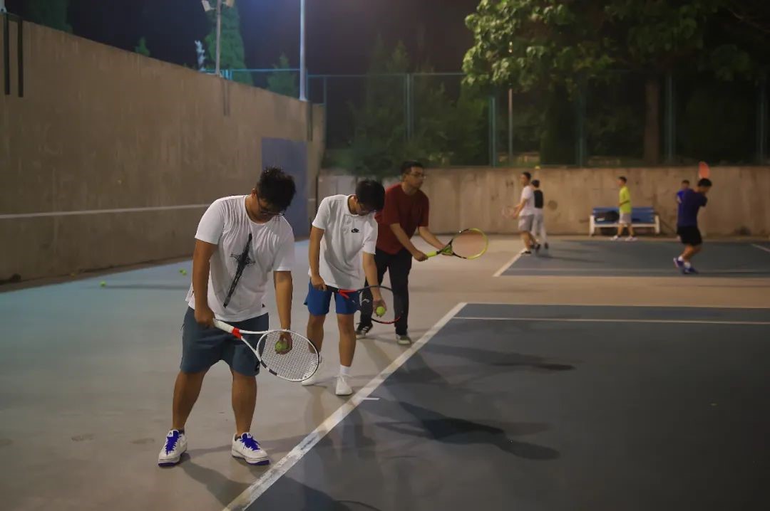 “面朝”大海，坐拥网红咖啡馆！大连一高校“精致生活”曝光，网友：太羡慕！