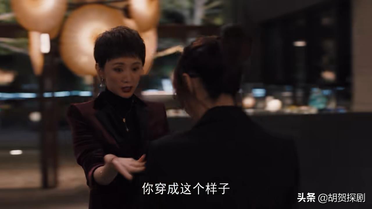 二刷《理想之城》：才懂30岁吴红玫爱上60岁赵显坤，是最狠的算计