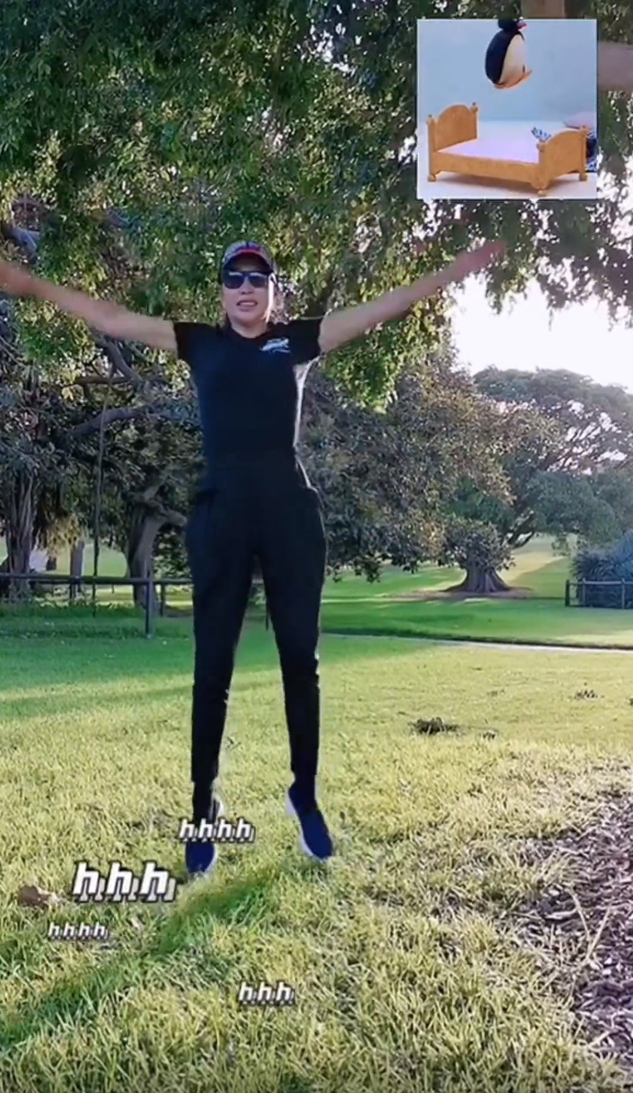 刘晓庆没刻意追求瘦，在公园锻炼阳光有活力，69岁爱美也要健康