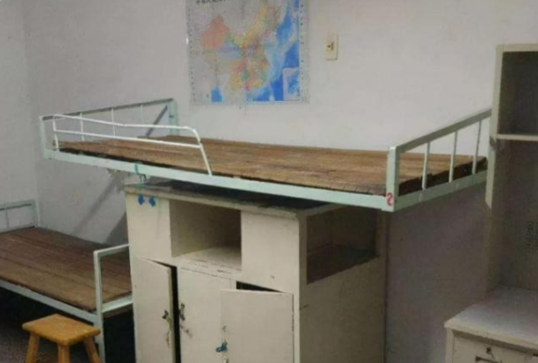 全国“寒酸”大学宿舍排名，越看越扎心，堪比真人版“荒野求生”