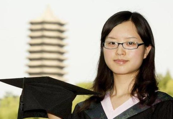 北大一专业出名了，每年招收的新生都是“独苗苗”，教授都围着转