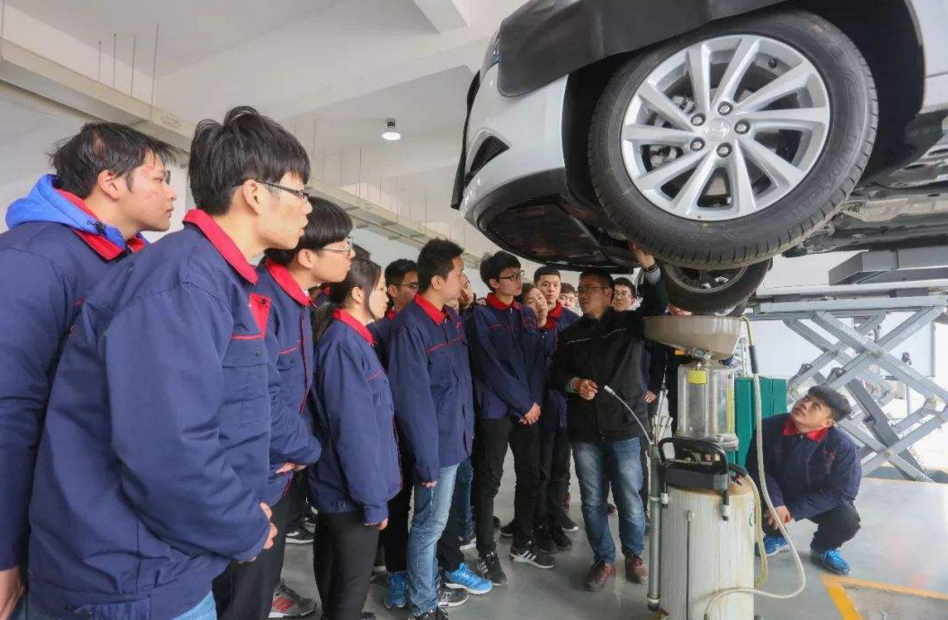 未来10年男生吃香的专业，不仅就业前景好，薪资待遇也很可观