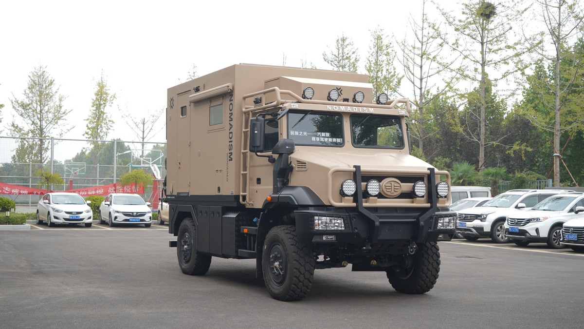 别再问乌尼莫克了,解放4*4国产越野房车,你值得拥有(下)